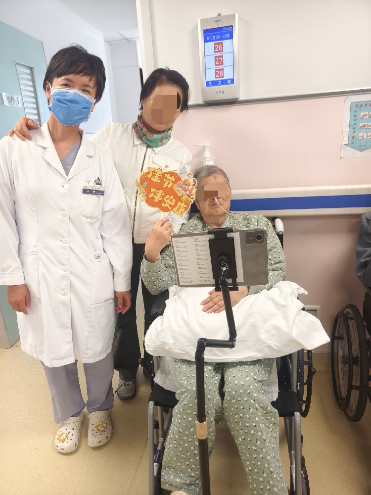 【工作动态】手写贺卡传真情  老年病房暖重阳